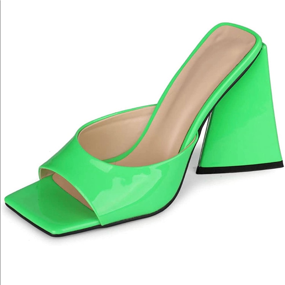 BRAND NEW IN BOX Green Triangle Heels